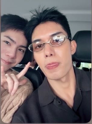 ___qil's tweet photo. ทำไงดี ผมสั้นน่ารักมากอะ ทั้งคู่เลย 😭😭👉🏻👈🏻 น่ารักน่ารักน่ารักน่ารักน่ารัก https://t.co/vXqhmaAQXn