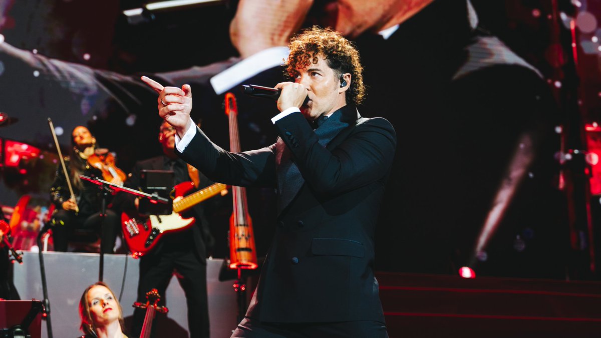 MovistarArenaEs's tweet photo. 🔴 @davidbisbal recupera la época dorada del pop romántico en ‘Eternos’.

Más información: https://t.co/PnB3yQrZfV https://t.co/L6qTdYus39