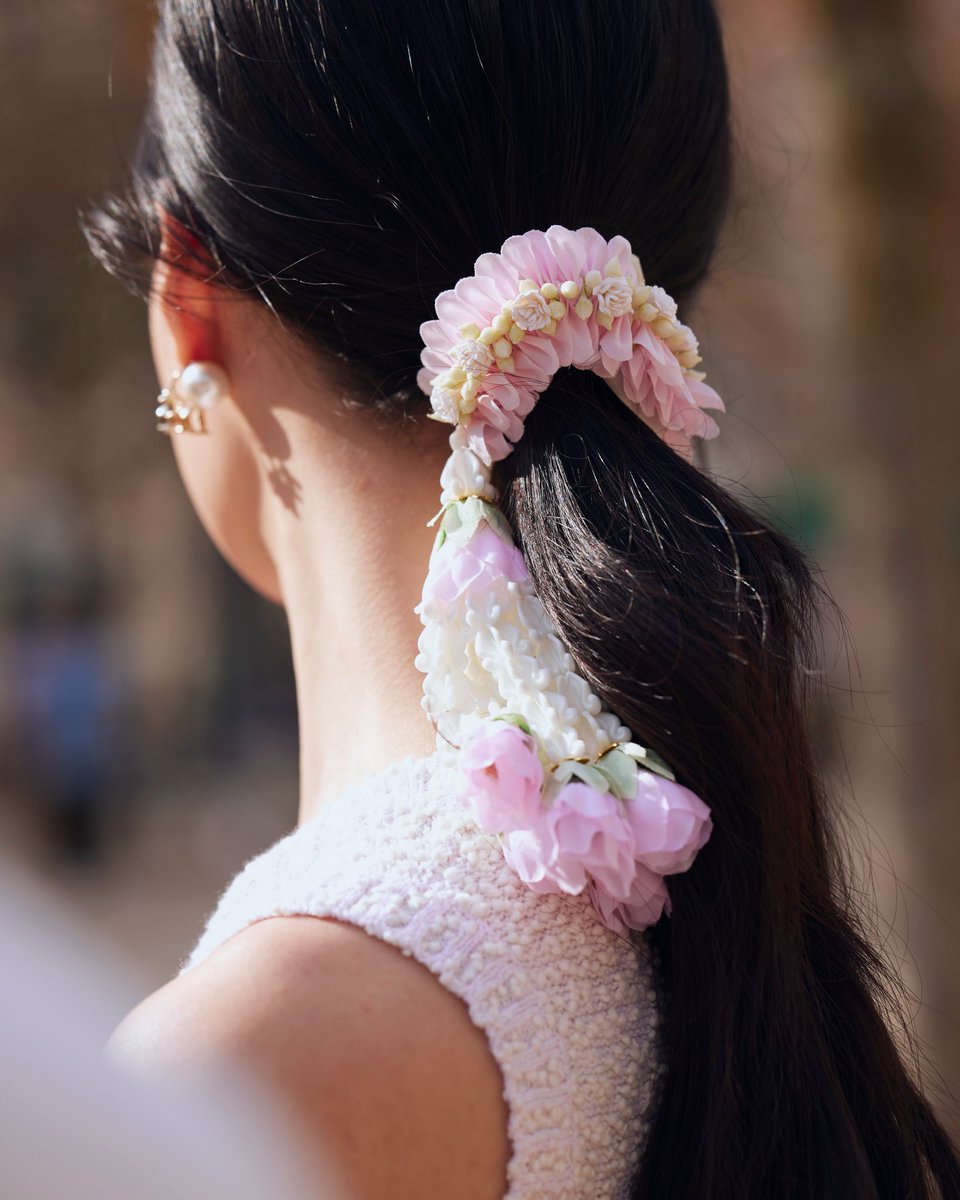 CineFocu's tweet photo. Lingling Kwong taking over Paris Fashion Week for Dior!

How stunning does she look? https://t.co/JY3CBfMDkv
