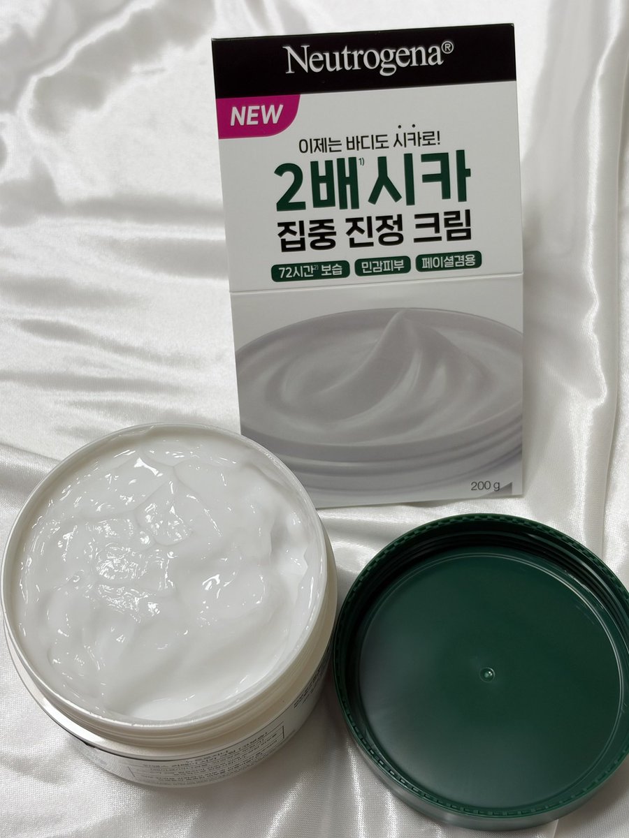 suuunnlin's tweet photo. #RT이벤트 #유료광고 뉴트로지나 인텐스 리페어 시카 크림💚

#RT + #FOLLOW 추첨해서 3분께 선물드립니다!
*당첨추첨일 : 10/8(목요일)

추워질수록 피부가 건조해지면서 쫙쫙 갈라지는 피부라서 여러 보습 제품 다
사용해봤는데, 뉴트로지나 시카 크림 사용하고부턴 건조함이 전혀 안느껴져서
요즘 날씨에 아주 잘 사용하고 있어!

시카 성분이 2배* 강화된 바디 보습 제품이라 피부 속 10층** 까지 깊고 빠르게
흡수되어 72시간*** 지속되는 보습으로 오랫동안 촉촉하고, 끈적임이 전혀 없어서 요즘 날씨에 완전 찰떡이야♥

극건성, 극민감 피부도 걱정없이 사용 할 수 있는 저자극 크림이니까 건조한 피부가 고민이라면 강력추천해!!