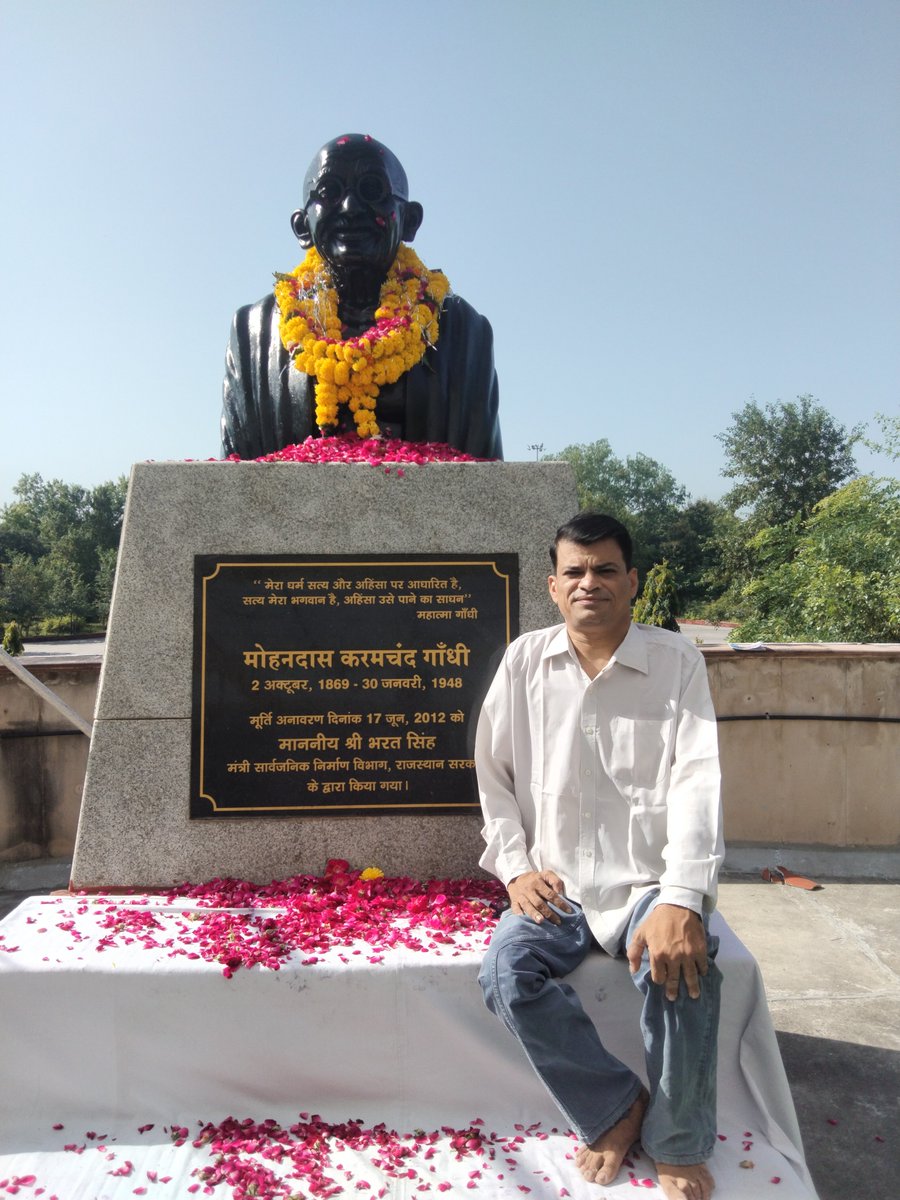 Sanjeev808Verma's tweet photo. कोटिशः नमन मेरे बापू जी @congress_ @kharge @RahulGandhi @ashokgehlot51 @SachinPilot @GovindDotasra @priyankagandhi @TikaRamJullyINC @srinivasiyc @INCRajasthan @Sukhjinder_INC @INCIndia https://t.co/O4W8nWO8gB
