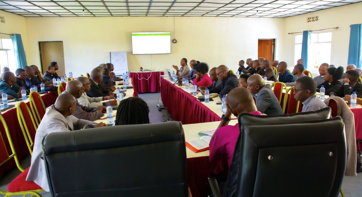 ShyogweDiocese's tweet photo. The Rt. Rev. @LouisKabayiza is leading a meeting with all pastors of @SDiocese63071 , focusing on the Diocese’s continued development, ongoing projects, spiritual growth, and other priorities for strengthening the Church and its mission.

@anglicanchurchR https://t.co/gE9WUqvsTe
