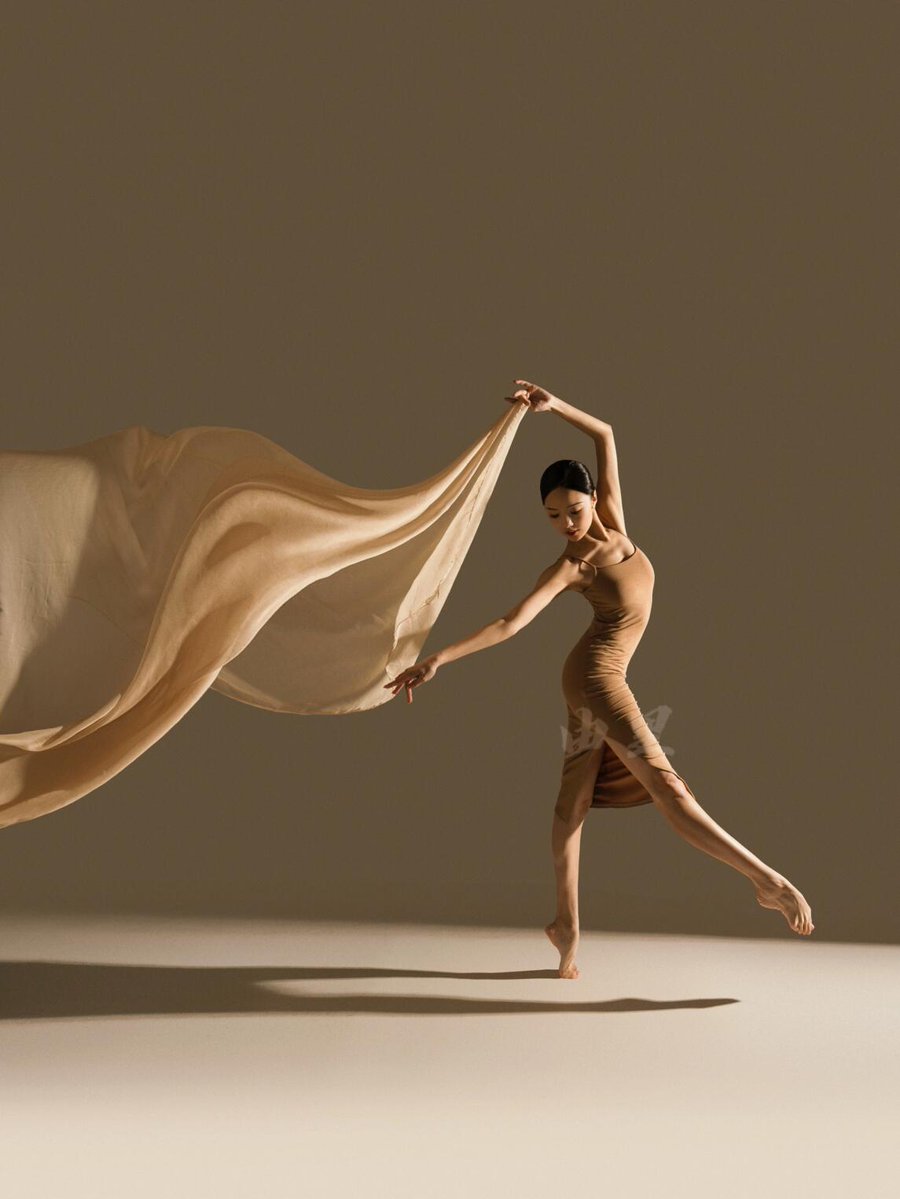 dianaande_4_f07's tweet photo. [When the dancer's bones dance with the bottle’s light, every step tells a quiet story of fusion—small magic here!] https://t.co/DVZ8BjN5vc