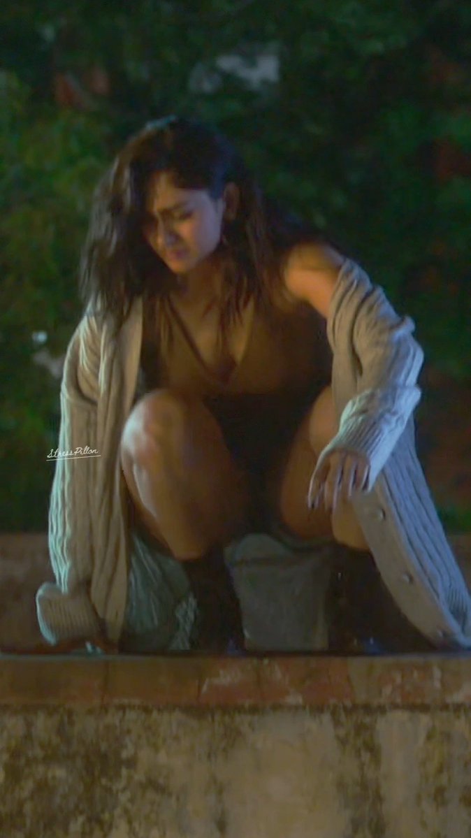 Starr_Kidddd's tweet photo. Imagine mrunal mommy sitting on d!ck like this 🥵🔥

#MrunalThakur https://t.co/5b2v4kMZRe