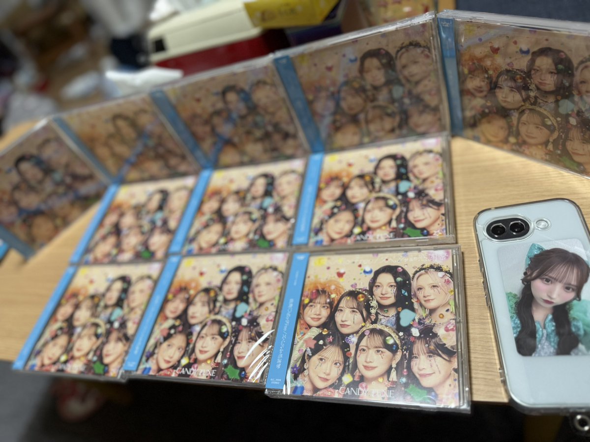 msa220427's tweet photo. 明日は大阪まで、この前の神戸の大特のCD24枚取りに行こうかな…重そう😅
人生最高枚数の💿タワーが我が家に積み上がります😂
モー娘。＆AKB世代でここまでハマらなかった自分が、今になってこんなにもハマるきゃんちゅーは神です😍 https://t.co/hLpH5g8jkz