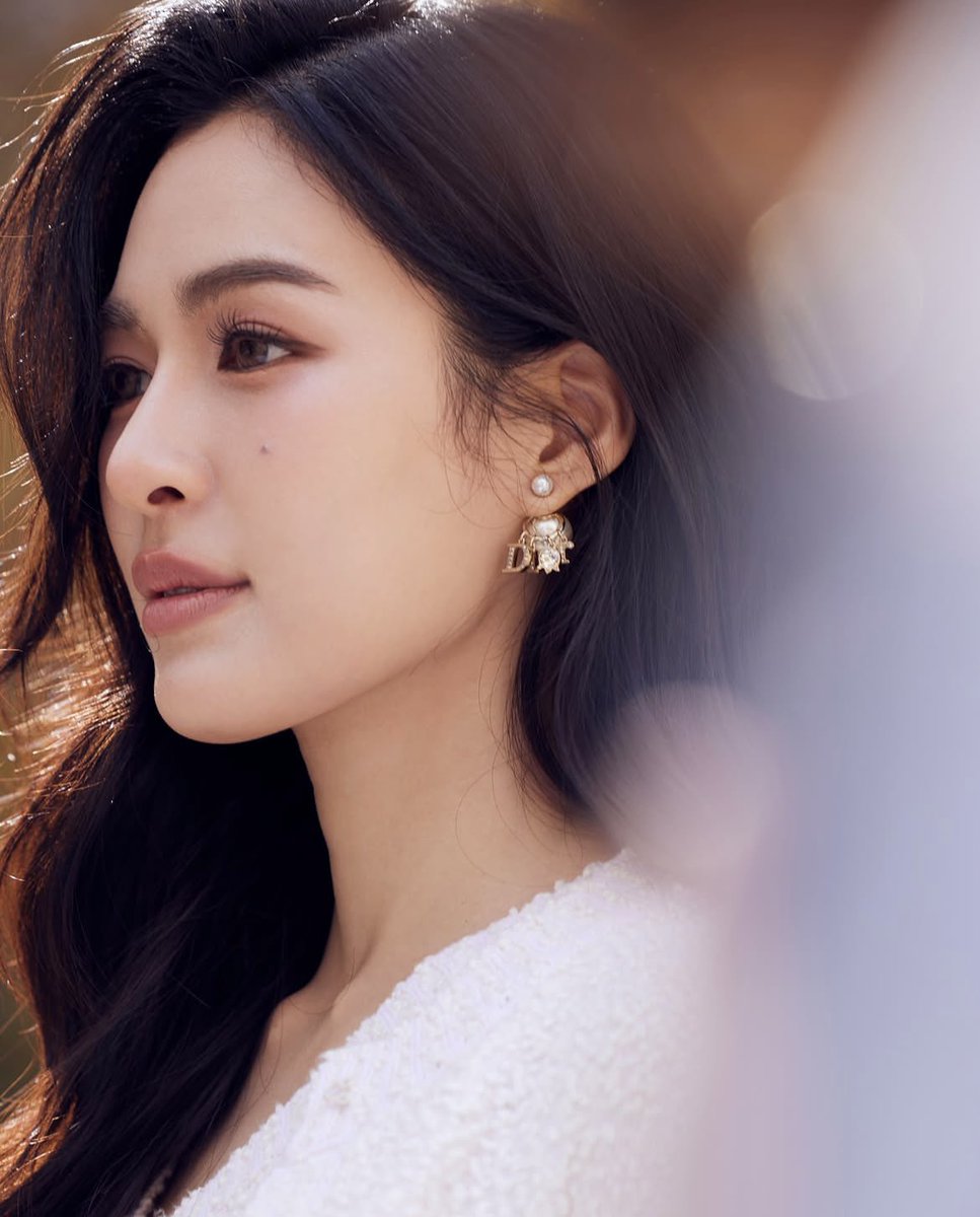 RKBF03's tweet photo. Lingling Kwong สวยสะใจมากกก 😍

#LinglingKwong @linglingsirilak 
#Dior @Dior #DiorSummer27 
#LingOrmDiorSummer27 #PFW https://t.co/Au5YTXHAzl