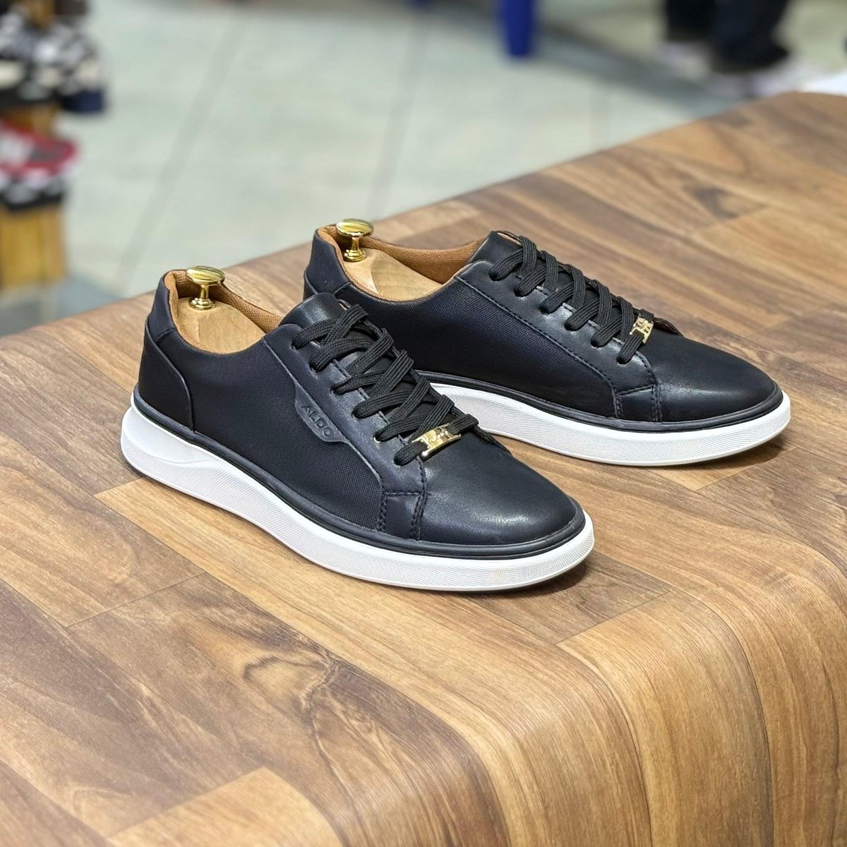 NovConquer's tweet photo. @ThermoLogic_ @YuriBaraza Aldo upto size 47? #happyfeet https://t.co/mP2KNwYXey