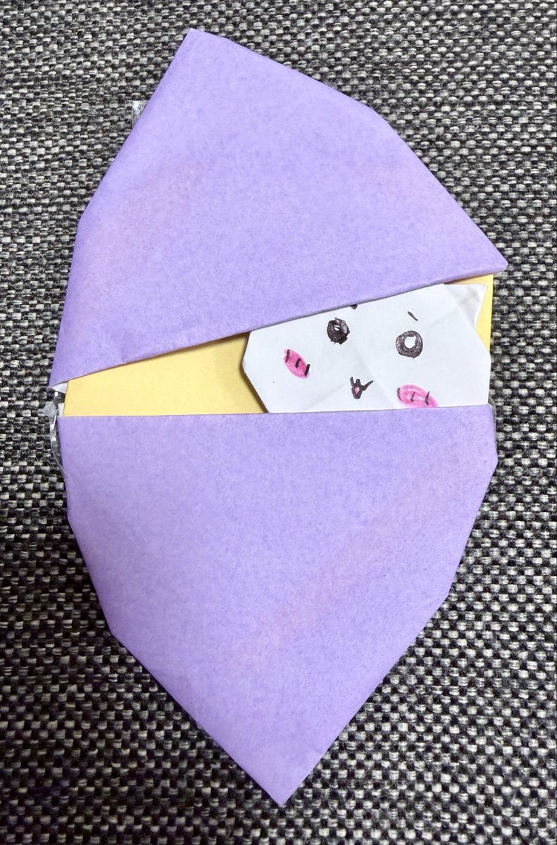 lasta185's tweet photo. 👧「さつまいもに入ったちいかわ作ったー！」

私「本当だー！ちい……誰」 https://t.co/Kka0r1IyeN