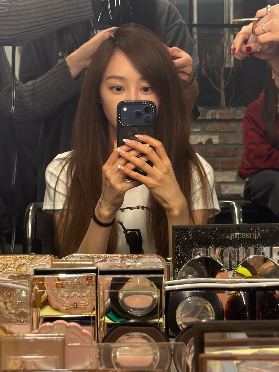 aespapic's tweet photo. giselle said she did a shoot today 👀 https://t.co/o78xIBKHg6
