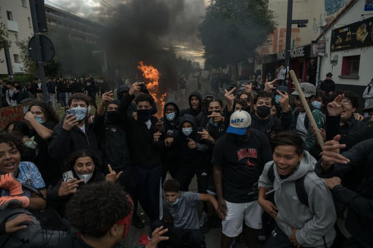 Karmasabitch19's tweet photo. @UKParliament @Europarl_EN If you are not prepared to use force to defend civilization, then be prepared to accept barbarism.
- Thomas Sowell
#MassMigration #Traitors #RottenGovernance #TheGreatReplacement
#ReverseColonialism https://t.co/JI7IGRvQjU