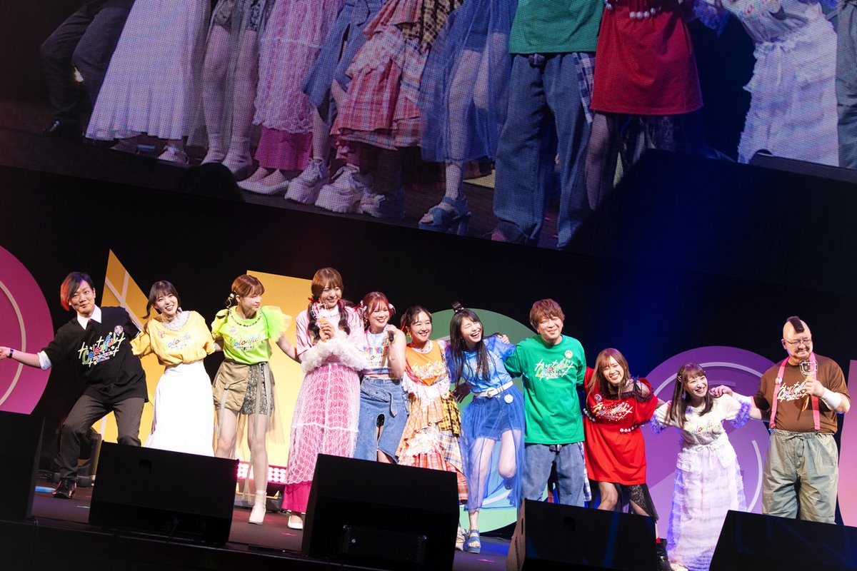 konosubaanime's tweet photo. オフィシャルレポート公開📢

7/26にパシフィコ横浜で開催され、大盛況のうちに幕を閉じた、アニメ10周年記念イベント”Colorful”のオフィシャルレポートを公開📝📸

現地の熱気と興奮を、7000文字超の大ボリューム＆臨場感あふれる70枚超のスチールとともに振り返ります。笑いあり、涙ありのイベントの模様を、ぜひレポートでも改めてお楽しみください🌈

☀昼の部https://t.co/uDYSzCT9Ft

🌟夜の部
https://t.co/tX5RR0iGSW

10/12からは #このすば展 がスタート！
チケット好評発売中です🐸✨

#このすば #このすばフェス