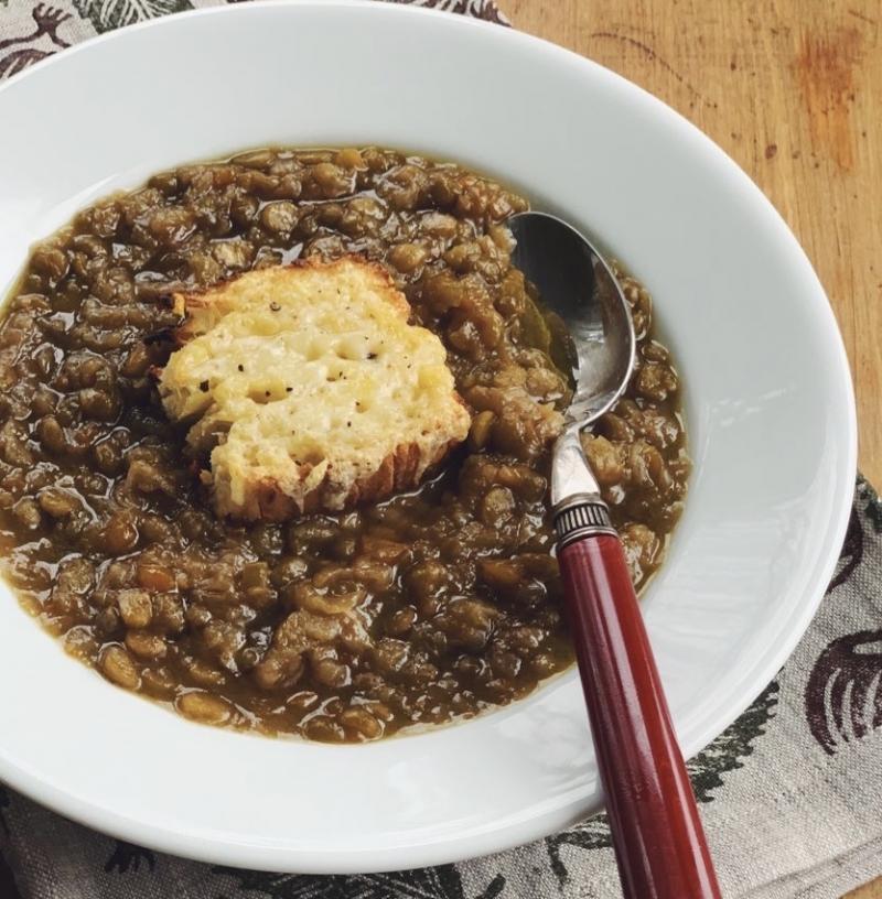 ItalyMagazine's tweet photo. This delicious onion soup recipe from Florence is unique in that it contains not just onions — the star ingredient — but also split peas: https://t.co/B5ENHE6Ftb https://t.co/4C83xPORsE