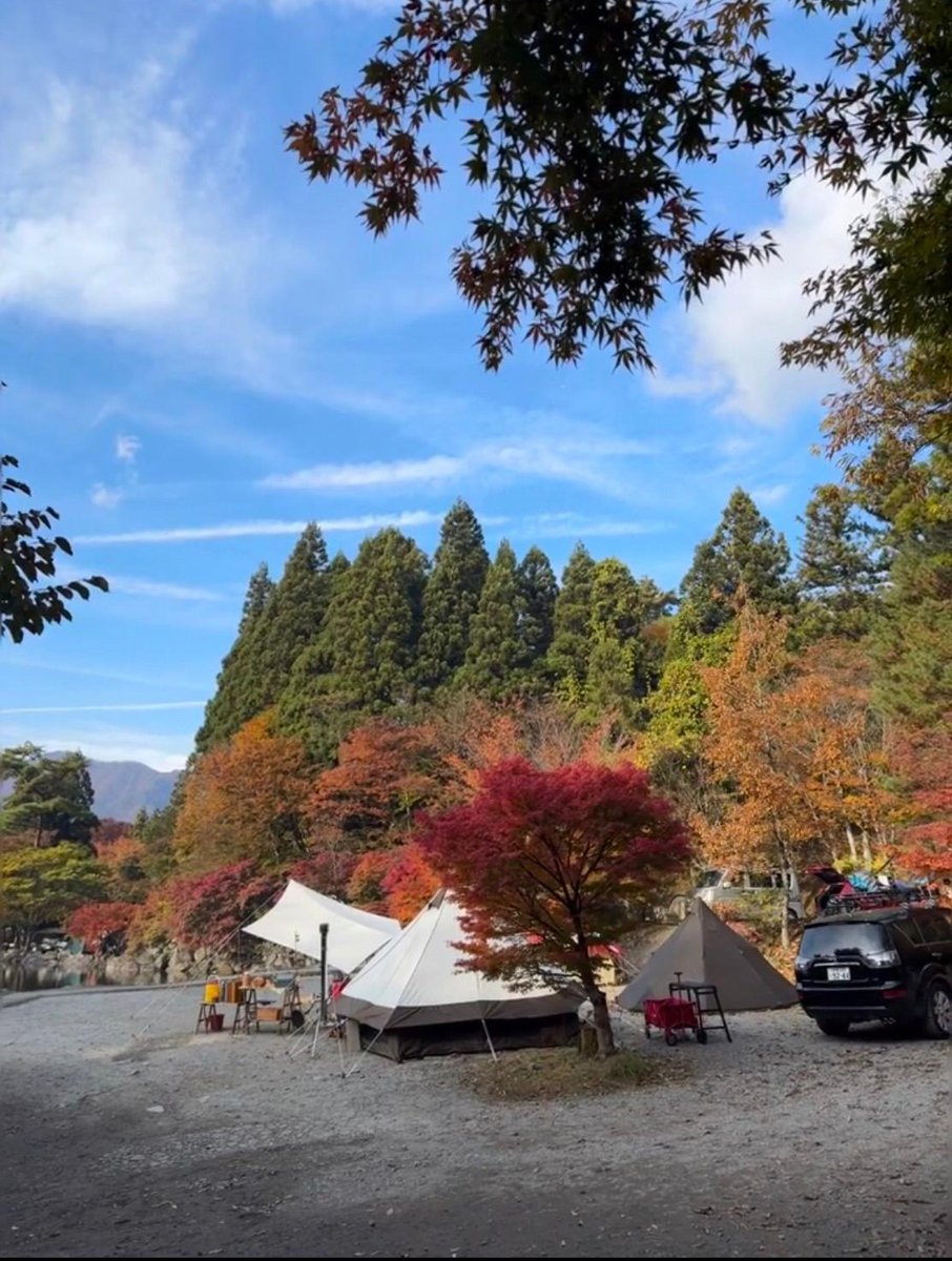 r21836000's tweet photo. 今回も山梨県の道志の森で、もう3回目なんだ🏕️
予約はいらなくて、朝7時には入れます、入ったらまず場所を探すんだよね🌲
区画は分かれてないんだよ👀 
#キャンプ #アウトドアキャンプ #一緒にキャンプ #バイクキャンプ #キャンプ用品 #車中泊キャンプ https://t.co/VbMKQm9uUH