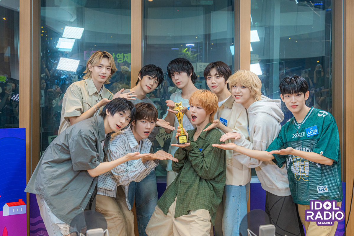 dailyahof's tweet photo. #AHOF #아홉 https://t.co/80d7r7hrXy