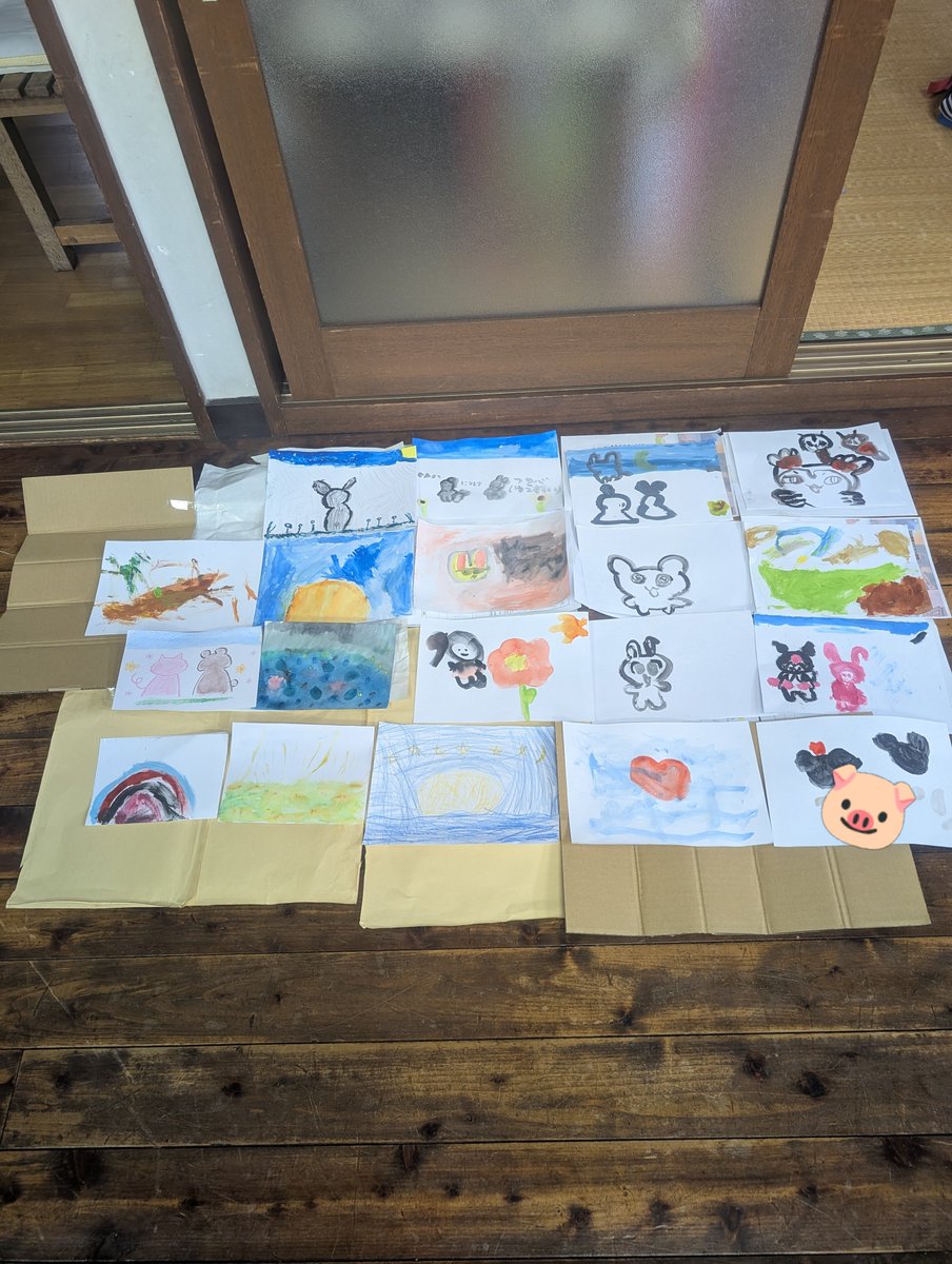 pastorputon's tweet photo. ラムズカフェでした。絵の具で遊んだよ。こぶたたちの「生み出す力」はすごいよね。
⁡次回はお月見団子を作るよ〜！はじめての子も遊びに来てね！⁡
⁡⁡
⁡※諸事情で更新控えめになります。教会のイベント案内はホームページ、Facebookを確認してね。⁡
⁡⁡
 #ぷーとん #ぬい撮り https://t.co/ZCdrQVxAnQ