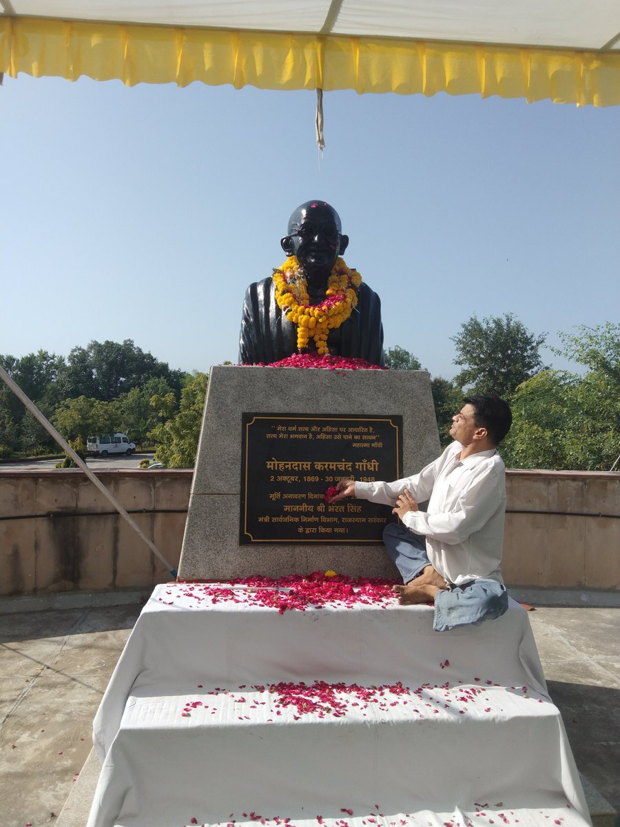 Sanjeev808Verma's tweet photo. कोटिशः नमन मेरे बापू जी @congress_ @kharge @RahulGandhi @ashokgehlot51 @SachinPilot @GovindDotasra @priyankagandhi @TikaRamJullyINC @srinivasiyc @INCRajasthan @Sukhjinder_INC @INCIndia https://t.co/O4W8nWO8gB