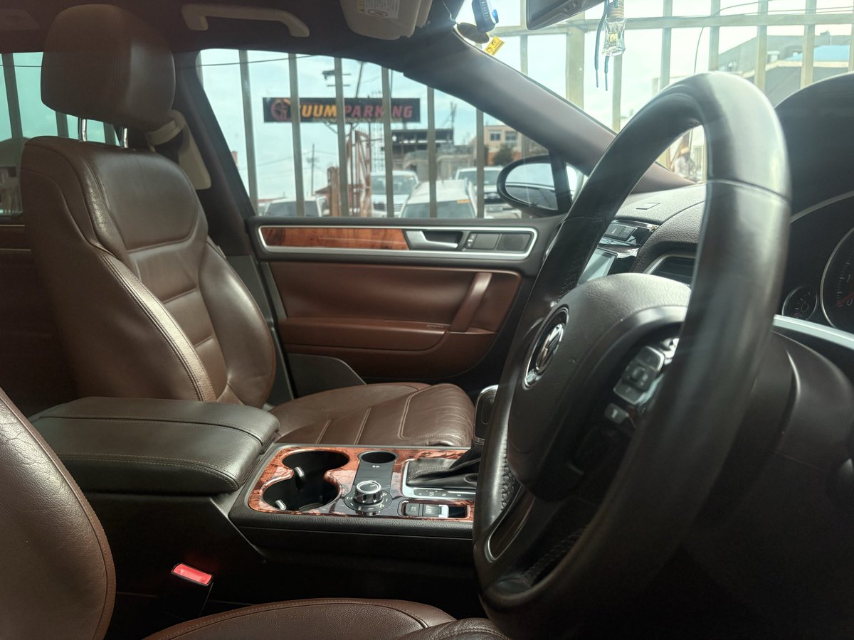 arnoldyosam's tweet photo. 🚨 VOLKSWAGEN TOUAREG ON SALE — 52M UGX 🚨

Luxury SUV • Powerful • Spacious • Smooth drive • Ready to Buy &amp; Drive 🔥

📞 0705176582 / 0765241678
📲 WhatsApp: https://t.co/iLRRG7AIMA

#VolkswagenTouareg #CarsForSaleUganda #UgandaCars #KampalaCars #SUV https://t.co/yPksxY0omT