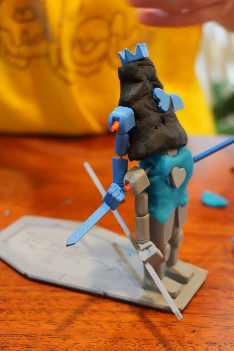 HI_TOYS_'s tweet photo. ◤ボロボーグ名場面集 ◢
ゲーム性だけでは語れない何かがこの作品にはある(と信じている)
大量の装備(ボーグ)を背負って、ボロボロになるまで殴り合うロマンな玩具を作りました。 https://t.co/90HKYClU96