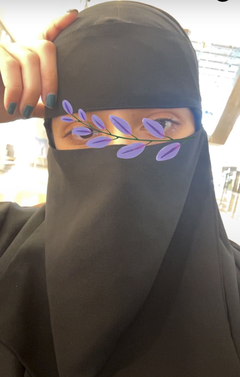 OKTEH_321's tweet photo. #٢٠٣٠_بلا_نقاب2 #وجهك_هويتك_مو_عورة 
تنقبت بعمر 12 سنة لانه كان الخيار الوحيد وكنت أظن انه واجب ذاك الوقت لجهلي وقلة اطلاعي لكن بعد ما تعمقت في المسألة اكتشفت أن سبب فرضه اجتماعي أكثر من أنه ديني. فمن سنتين اتخذت القرار وعقبال اتخلص من السواد 💜 https://t.co/b5i0dX6aGH