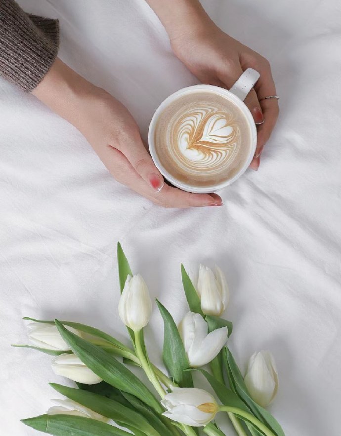 Whittingtoigrc's tweet photo. Hoy me tomé un café caliente y escuché mi canción favorita, me siento completamente en paz.， https://t.co/kDNwU85ctA