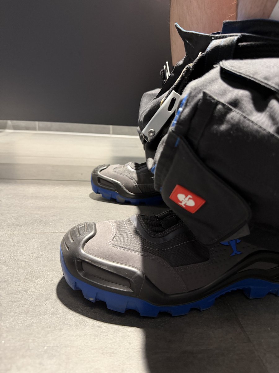 publicpoop99732's tweet photo. Who wants to serve? 😈
#gayscat #twinkscat #malescat #scatboi #footmaster #alpha #scat #workwear https://t.co/eYTvGIVN7h