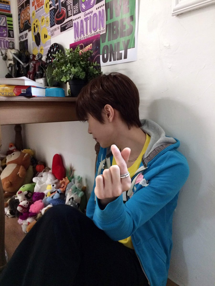 ryoaresocute's tweet photo. okay lover boy https://t.co/97Vg5nN78B