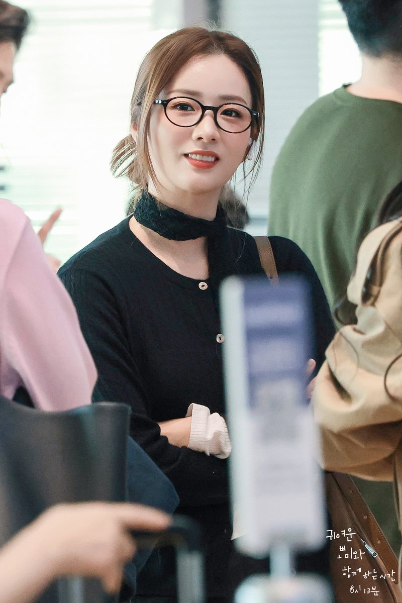 8h_13m's tweet photo. 261002 인천공항 출국
#에이핑크 #윤보미 (@Apinkbm) Preview🌟

청순이라는 단어가 사람으로 태어나면 딱 이 얼굴😍 https://t.co/Hbfd1jjVMR
