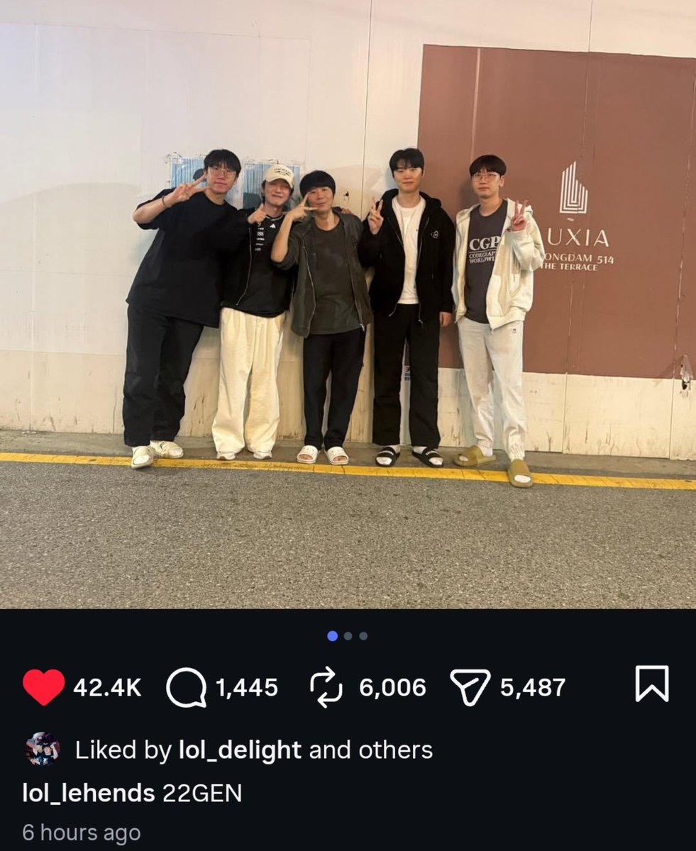 lol_gumayusi98's tweet photo. '22 DK &amp; '22 GenG reuniting
2022 T1 when?!? 🥲🤭 https://t.co/yJVrbpvHSs