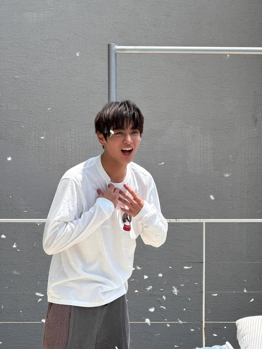 Zzh18zzy's tweet photo. 시선을 사로잡는 Keonho. 독보적인 분위기와 실력으로 5TH GEN IT BOY임을 증명해

#KEONHO #건호 #ゴンホ #ACEKEONMAKNAE https://t.co/MweGgvvMJn