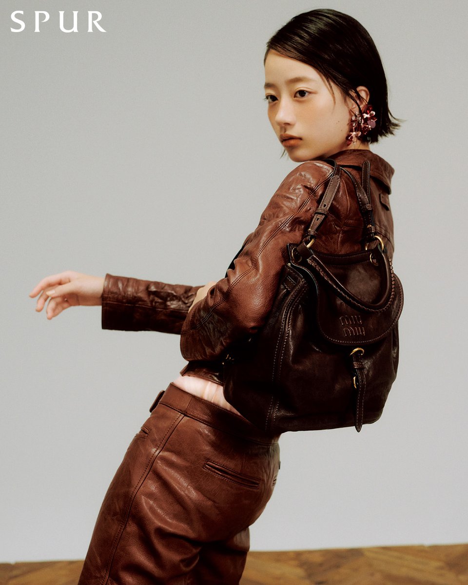 miumiu_japan's tweet photo. JO（&amp;TEAM）と池端杏慈が、#ミュウミュウ 2026年秋冬コレクションで SPUR 11月号に登場。

Photography: Hiroki Watanabe 〈TRON〉
Stylist: Yuuka Maruyama 〈makiura office〉（JO）, Momoko Sasaki （Anji Ikehata）　

#MiuMiuEditorials #MiuMiuFW26 @SPUR_magazine https://t.co/mmyQOFSiTb