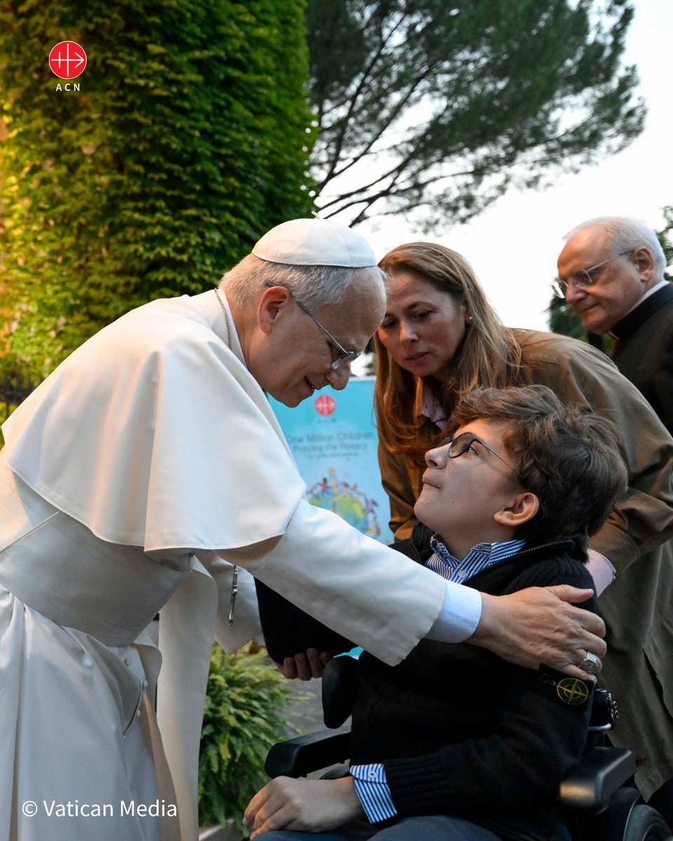 acn_uk's tweet photo. 🙏🌍 On 1 October, Pope Leo XIV joined hundreds of children at the Grotto of Lourdes in the Vatican Gardens to pray the Rosary for peace, officially launching ACN’s One Million Children Praying the Rosary initiative. 🕊️📿

💛 During the event, the Holy Father thanked ACN for promoting the campaign and encouraged children around the world to pray for peace, especially for those living in countries affected by war. 🌎✨🙏

#OneMillionChildrenPrayingTheRosary #PrayTheRosary #RosaryForPeace #PrayForPeace #PopeLeoXIV #AidToTheChurchInNeed #ACN #ChildrenPraying #FaithInAction #PeacePrayer 🕊️📿💙