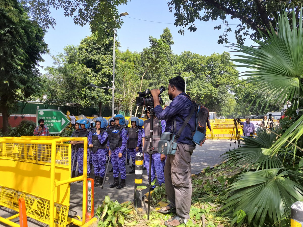 whoskj2's tweet photo. Protest against Chief Election Commissioner Gyanesh Kumar, accused of #VoteChori by the opposition, faced unprecedented police crackdown at #JantarMantar. History will remember Modi Government's heroism in protecting the honour of a tainted CEC. 

#JantarMantarSatyagraha https://t.co/m7qeZGUyxp