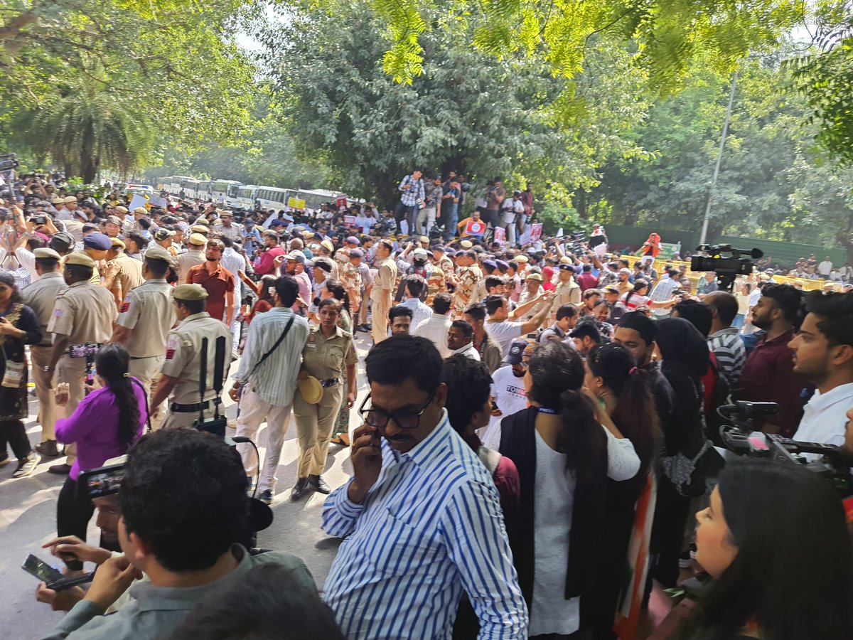 whoskj2's tweet photo. Protest against Chief Election Commissioner Gyanesh Kumar, accused of #VoteChori by the opposition, faced unprecedented police crackdown at #JantarMantar. History will remember Modi Government's heroism in protecting the honour of a tainted CEC. 

#JantarMantarSatyagraha https://t.co/m7qeZGUyxp
