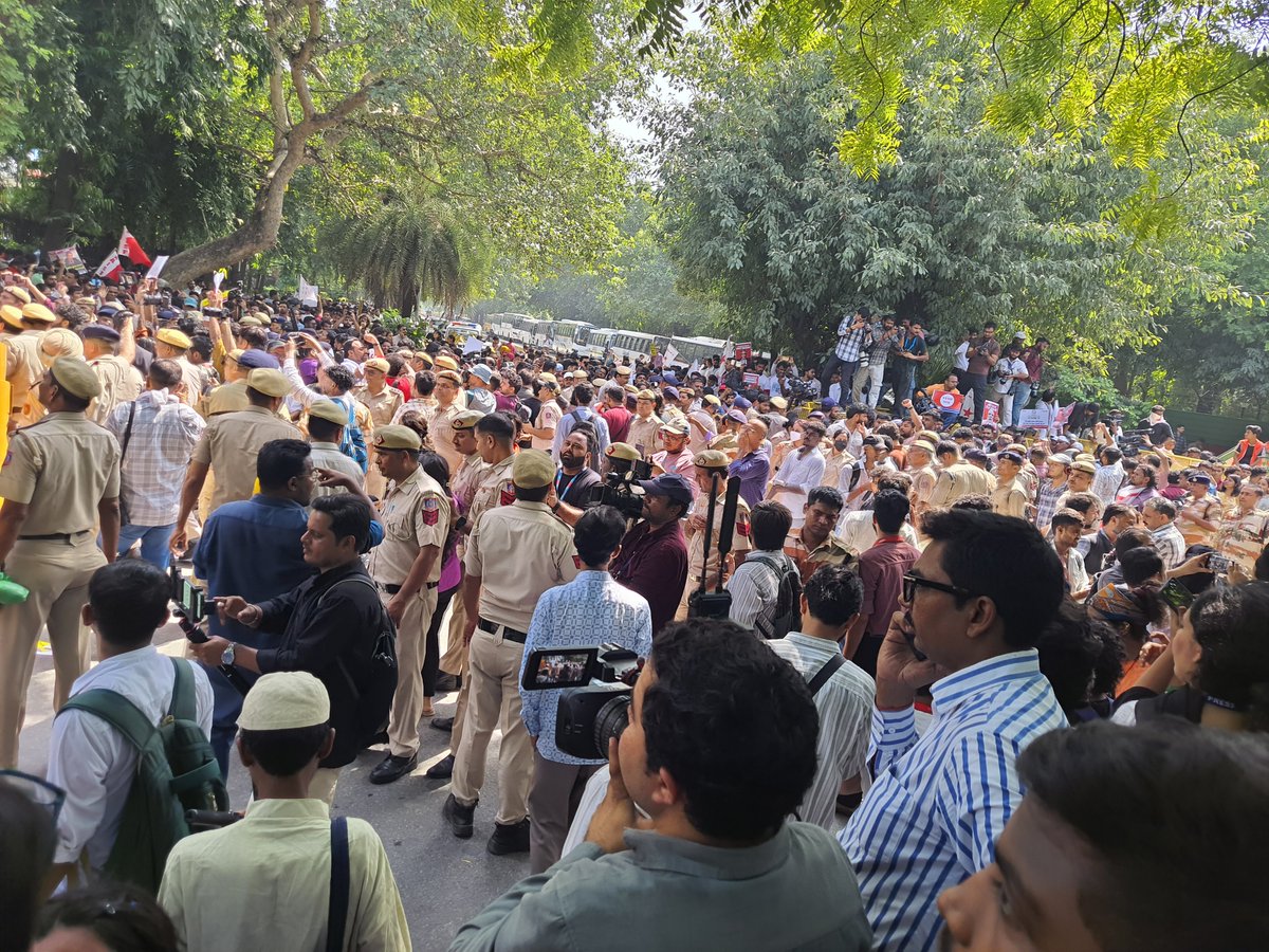 whoskj2's tweet photo. Protest against Chief Election Commissioner Gyanesh Kumar, accused of #VoteChori by the opposition, faced unprecedented police crackdown at #JantarMantar. History will remember Modi Government's heroism in protecting the honour of a tainted CEC. 

#JantarMantarSatyagraha https://t.co/m7qeZGUyxp