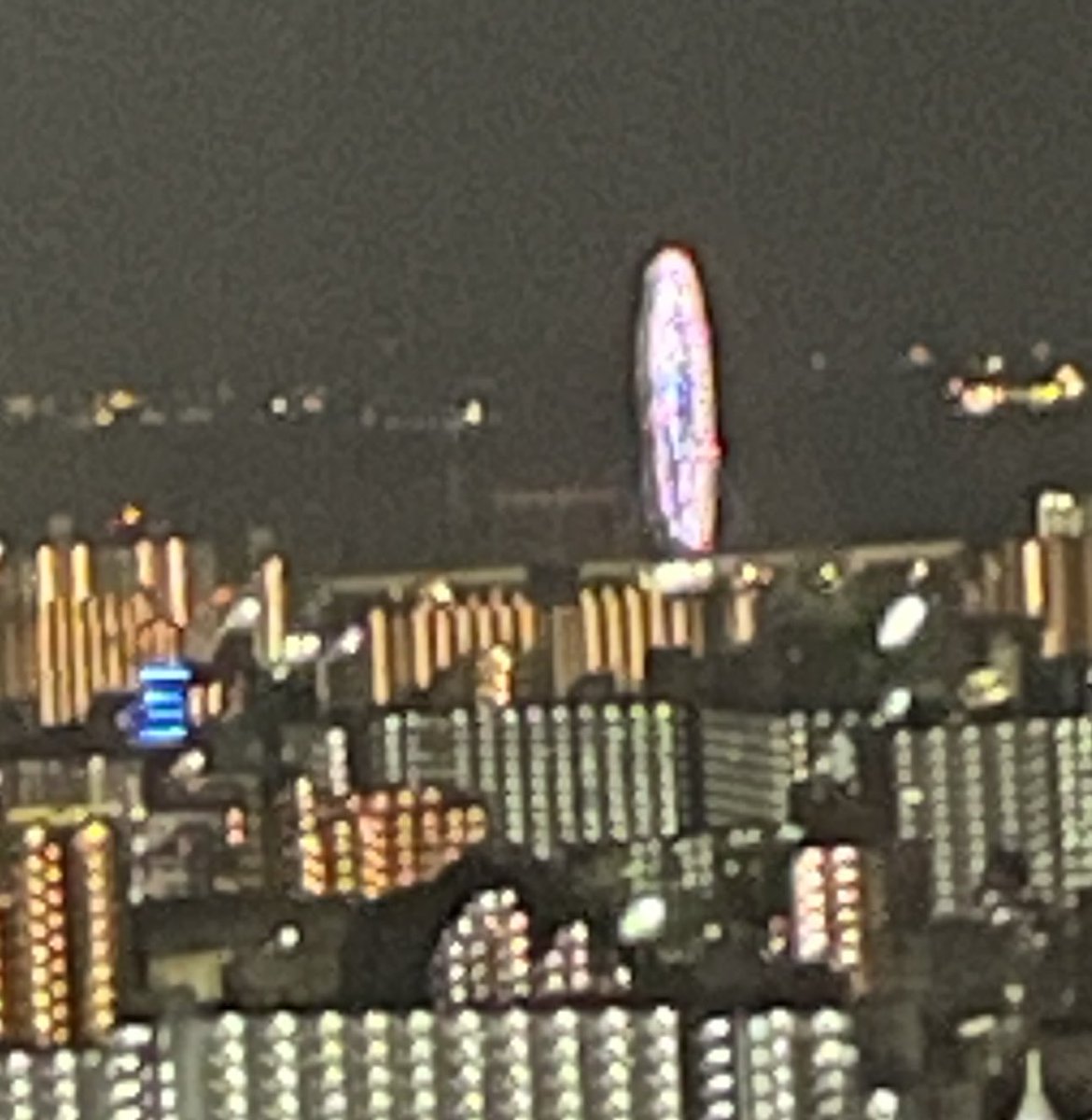 nozomu6's tweet photo. 10月だし、うみ🐈‍⬛聖地の夜景を見てきた。
お嬢が飛んだ場所。
お兄ちゃんと行った遊園地の観覧車もギリ見えます。

ちなみに、ローガン聖地でもある。 https://t.co/ZMUFzYY2Js