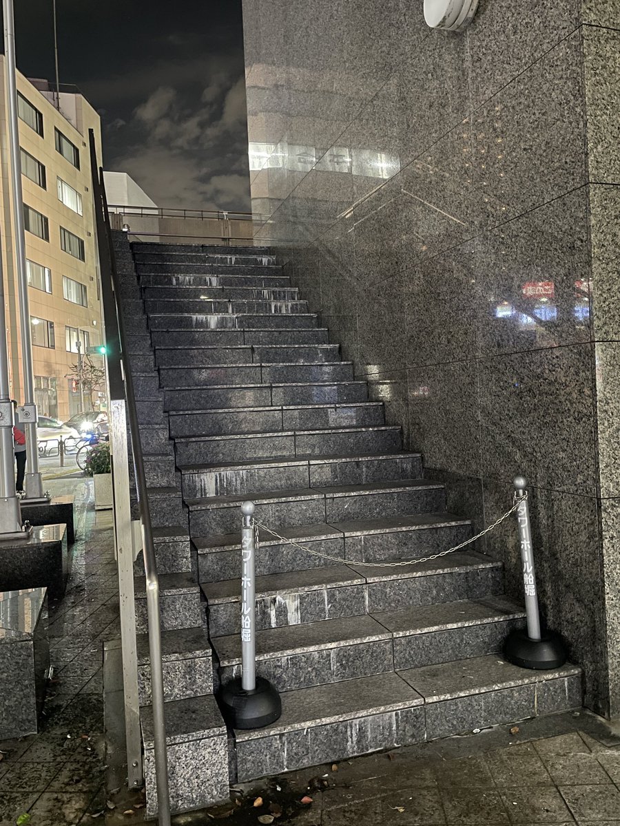 nozomu6's tweet photo. 10月だし、うみ🐈‍⬛聖地の夜景を見てきた。
お嬢が飛んだ場所。
お兄ちゃんと行った遊園地の観覧車もギリ見えます。

ちなみに、ローガン聖地でもある。 https://t.co/ZMUFzYY2Js