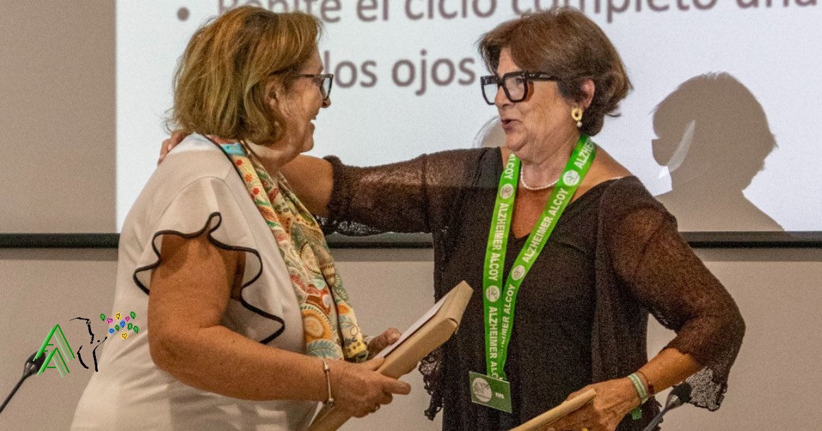 AlzheimerAlcoy's tweet photo. Día Mundial del Alzheimer....
Gracias a Lola Gil, presidenta de Acera Alcoy, a Julia y Pilar por sus valiosos testimonios, y a todas las personas asistentes a la charla "Alimentación saludable para voluntari@s y cuidador@s de Alzheimer
#AfaAlcoy #AlzheimerAlcoy #fevafa #Ceafa https://t.co/WIfv6BxTeJ