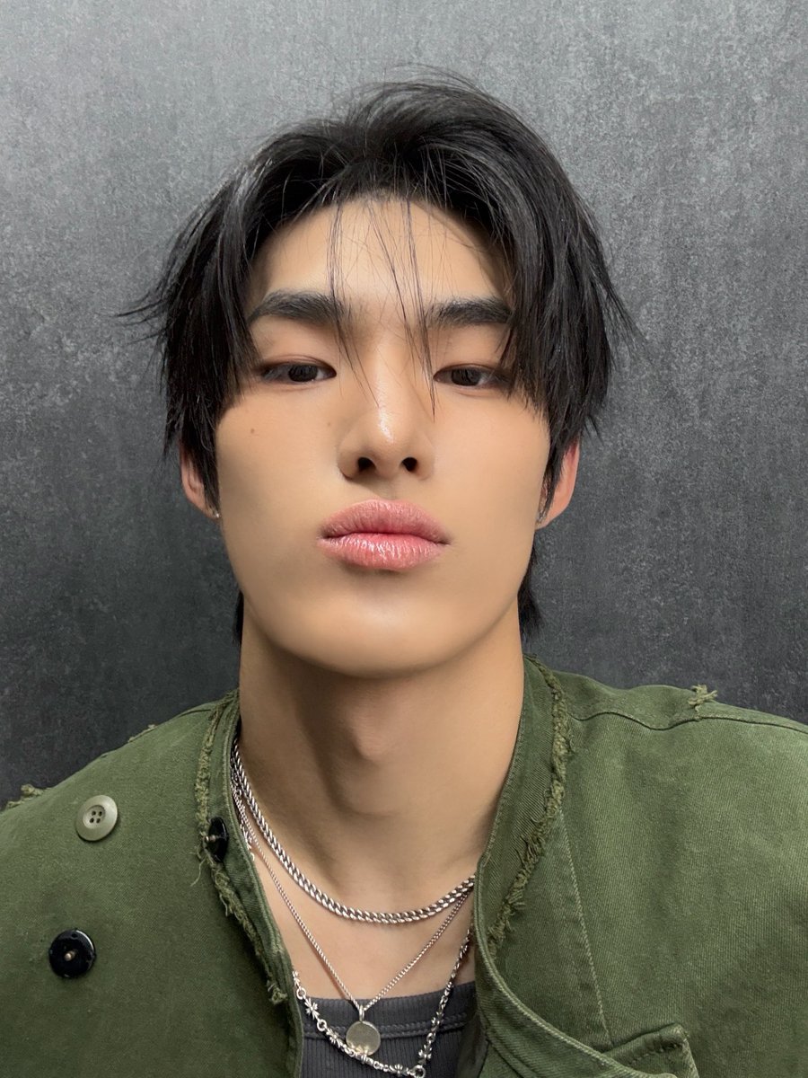82Message's tweet photo. [#찬이러그]
b-cut

#82MAJOR #82메이저 #에이티투메이저
#윤예찬 #YOONYECHAN https://t.co/n3tm24OWdJ