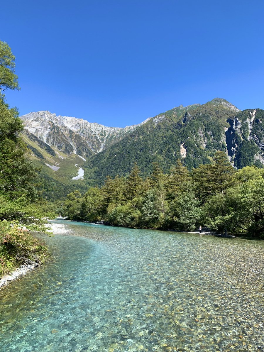 Shi_macos's tweet photo. 念願の上高地に行ってきました⛰️
前日までの土砂降りが嘘のように、雲ひとつない快晴でした- ̗`(^-^)´ ̖-うれしー！

写真じゃこの穂高連峰の凄さが全然伝わらないのが悔しい
またいつか訪れたい土地になりました https://t.co/6dXiD2gCH9