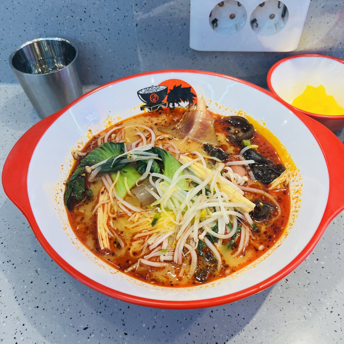 danchu0103's tweet photo. 오늘의 첫끼
사실 점심에 샐러드 먹었지만 그런 건 끼니로 치지 않는다 https://t.co/mf8SZIOArn