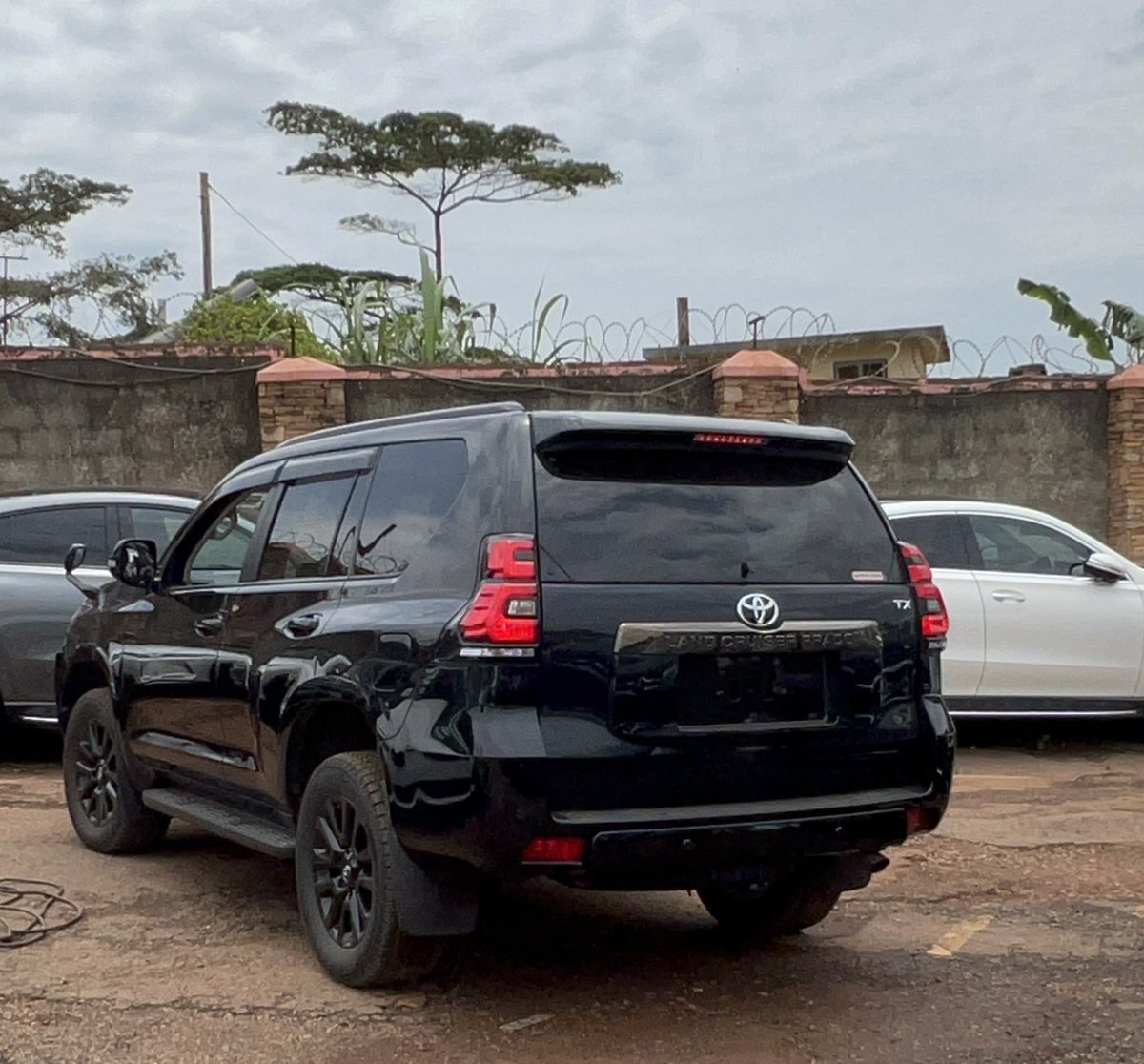 kitagatamotors's tweet photo. Command the road with the Toyota Land Cruiser Prado TX. It delivers legendary Toyota reliability, off-road capability and modern safety technology. 
Make your order now.
Year: 2021
Engine size: 2800cc
Fuel: Diesel 
7seater | Automatic 
Contact 0704668111 or send a DM. https://t.co/AisBhZJmXS