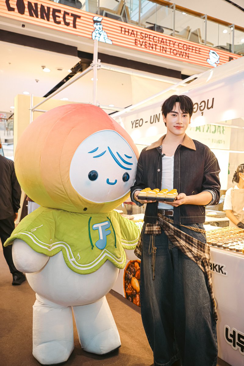 centralwOrld's tweet photo. เรนนี่อยากกินขนมแล้วอาปังงง 😛 555555

PUNG RAINY AT COFFEE CONNECT
#centralwOrldxPungRainy
#pungphirunwat #RainyTF #coffeeconnect2026 #centralwOrld #CentralPattana https://t.co/UmVsF8kDNF