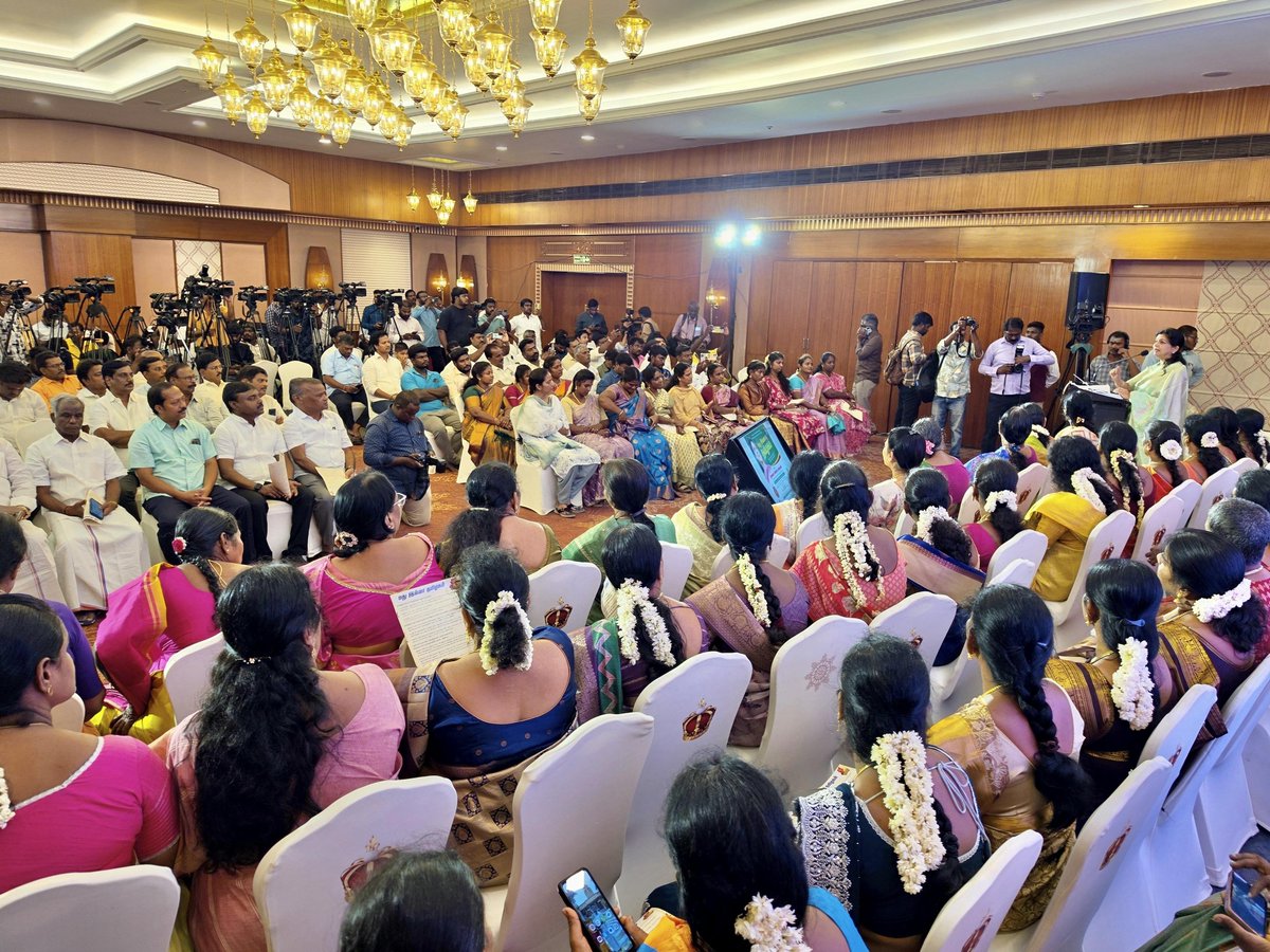 Sowmiyanbumani's tweet photo. தமிழ்நாட்டில் மதுவையும், அதனால் ஏற்படும் கேடுகளையும் ஒழிக்கும் நோக்கத்துடன் "மது இல்லாத் தமிழகம்" (Alcohol Free Tamil Nadu) என்ற புதிய இயக்கத்தை சென்னையில் தொடங்கி உரையாற்றிய போது.!

#AlcoholFreeTamilNadu #SowmiyaAnbumani #PasumaiThaayagam https://t.co/7m3vnXG2bu