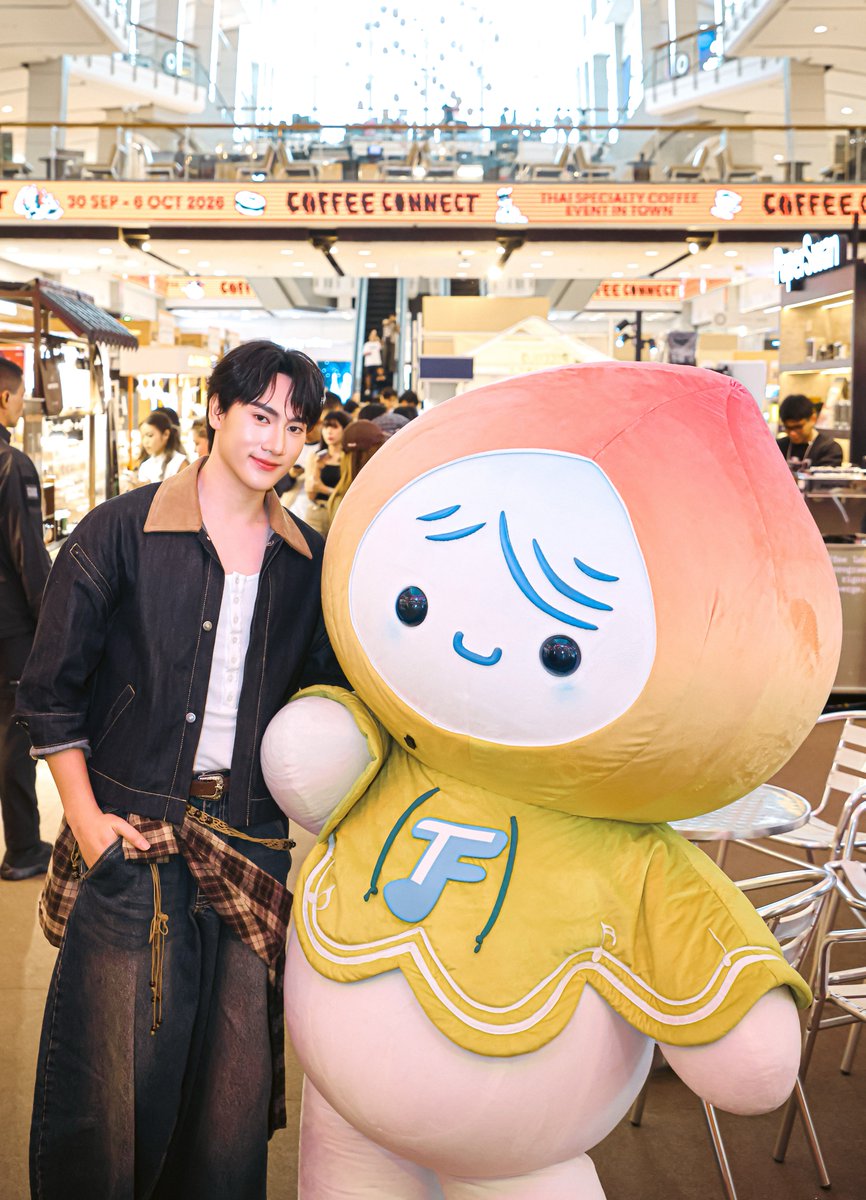 centralwOrld's tweet photo. มาแล้วววว บรรยากาศความน่ารักของ “อาปัง x น้องเรนนี่” ที่งาน COFFEE CONNECT เซ็นทรัลเวิลด์ ✨🧡

PUNG RAINY AT COFFEE CONNECT
#centralwOrldxPungRainy
#pungphirunwat #RainyTF #coffeeconnect2026 #centralwOrld #CentralPattana https://t.co/3eFEQ23RSi