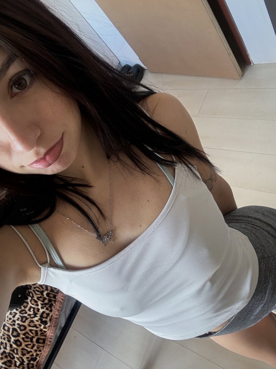 lunacorall97's tweet photo. floating by for a moment ☁️ https://t.co/Rpi5gD8j5X