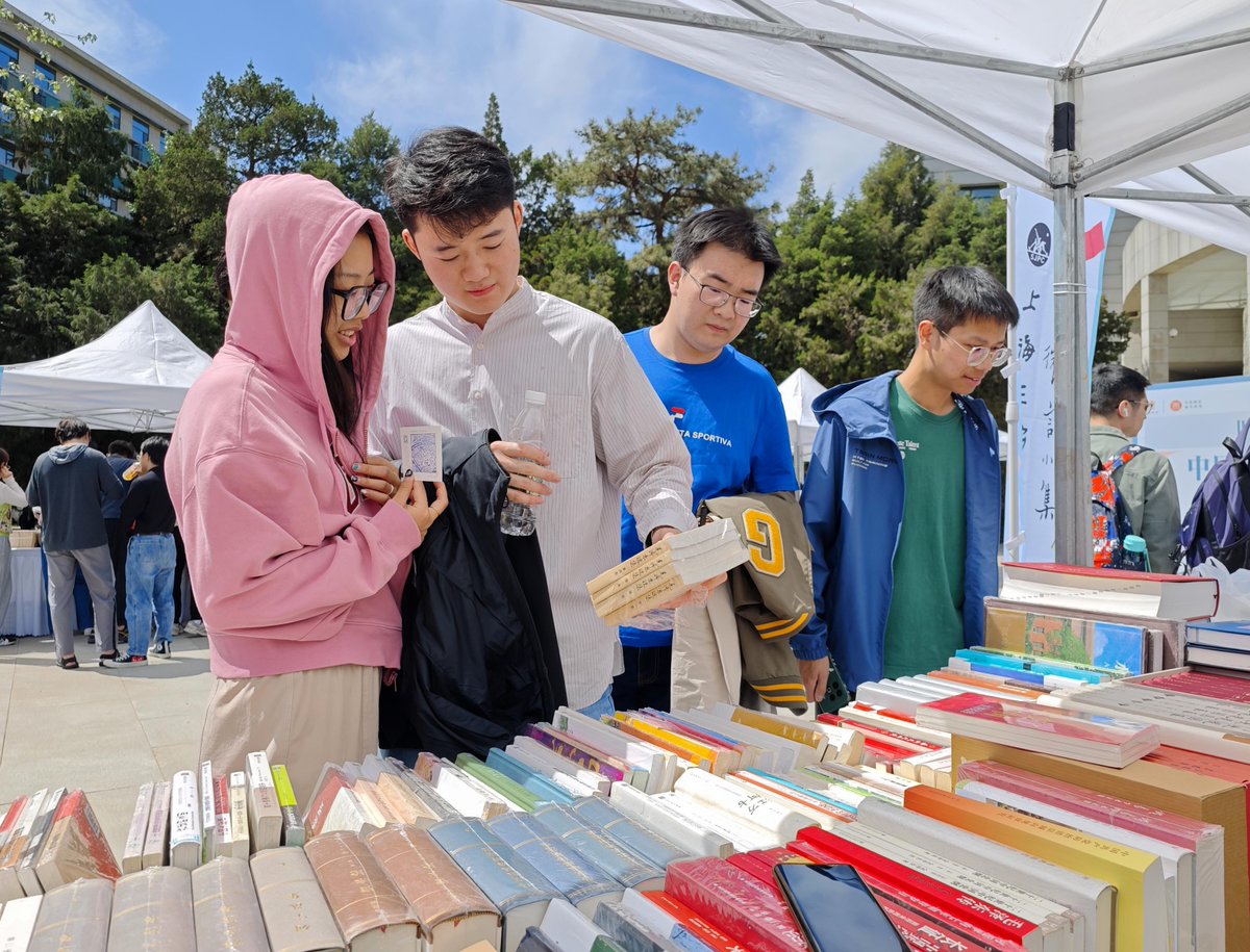 DwayneAvitsz's tweet photo. Free community book swap this Sat at 2PM near the park! Bring any gently used book, take a new read—perfect for neighbors and book lovers! https://t.co/h07LLSV16Z