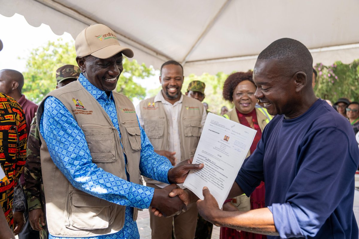 WilliamsRuto's tweet photo. We will not give in to the greed of the few absentee landlords who continue to frustrate our efforts to resolve historical land injustices at the Coast.
We give notice to those refusing to accept the Government’s compensation plan: Not a single Kenyan will be evicted from the land they have occupied and called home.