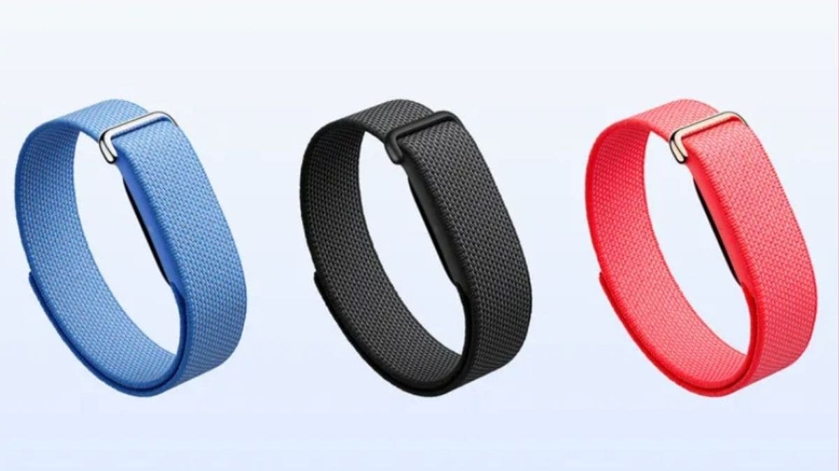 RitikV2's tweet photo. Google Fitbit Air has officially launched in India at ₹13,999, bringing a screenless 12g design with 24/7 health tracking, sleep monitoring, AFib alerts and up to 7 days of battery life. Launch offers can bring the effective price to ₹12,999. #GoogleFitbit #FitbitAir #TechNews https://t.co/Phy92GDOuZ