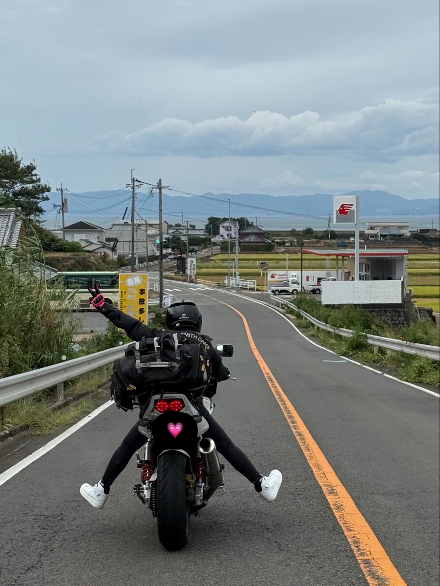 sksaikyou521's tweet photo. 初九州全県旅最高の思い出になりました🫶💗🏍️
大きい荷物背負った大型バイクでの旅は体も心も疲れすぎたけど！笑
体に合わないバイクだ本当🫩w

1番行きたかった軍艦島行けたのが嬉しすぎたよ🌈
バイクは大好きだけど、本当にセンスないと改めて思った旅でもあった🫩w
生きて帰って来れて良かった！👵🏻 https://t.co/gAelLKxaYT