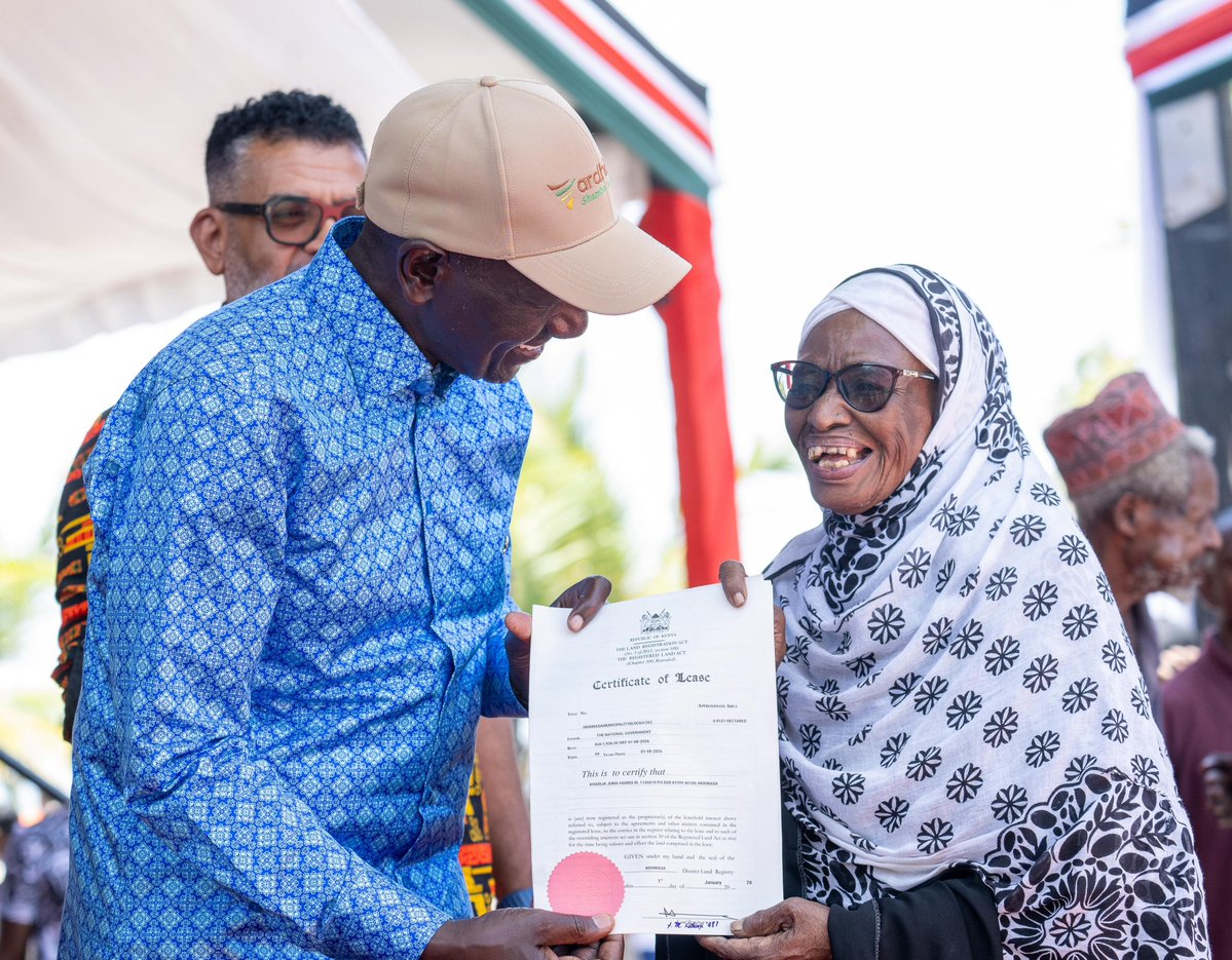 WilliamsRuto's tweet photo. We will not give in to the greed of the few absentee landlords who continue to frustrate our efforts to resolve historical land injustices at the Coast.
We give notice to those refusing to accept the Government’s compensation plan: Not a single Kenyan will be evicted from the land they have occupied and called home.